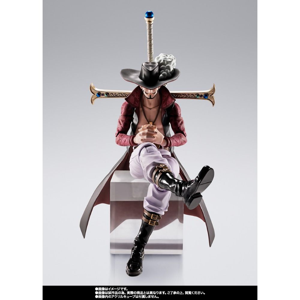 PREORDER Bandai S.H.Figuarts One Piece Dracule Mihawk